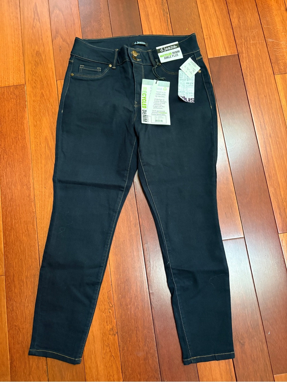 NWT d. jeans Black Ankle Crop Stretch Jeans
